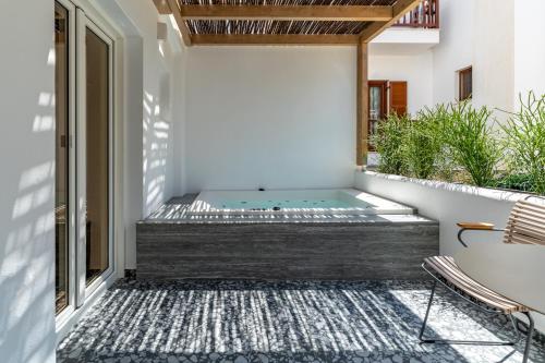 Naxian Nest Suites and Apartments