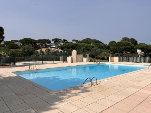 Vue mer - piscine - plage à 5 minutes - parking - 2 chambres