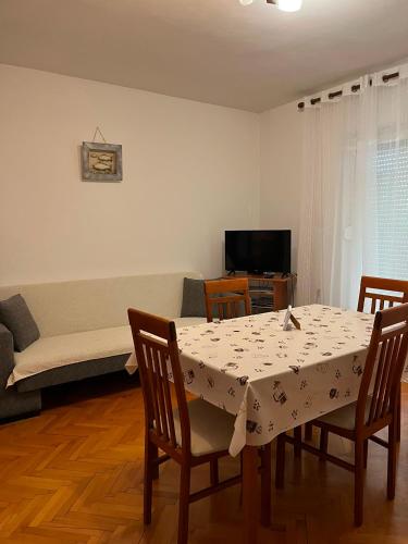 Apartment Ana Skale