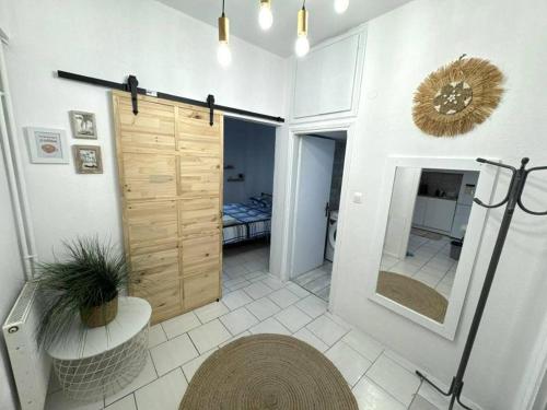 Ioannis Flat