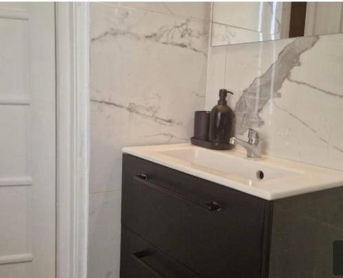 Secured Elegant and Chic Area of Paris