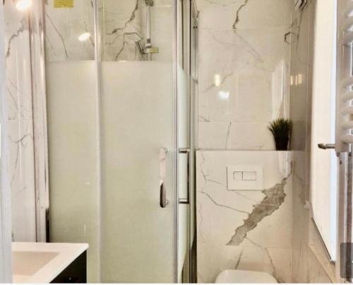 Secured Elegant and Chic Area of Paris