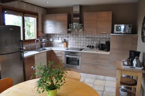 Virtuvė arba virtuvėlė apgyvendinimo įstaigoje Chalet Ardenne Mini