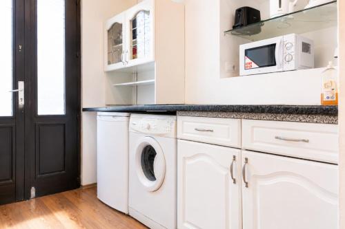 Comfortable 1BR Apt In Perfect Location