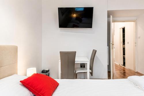 Comfortable 1BR Apt In Perfect Location