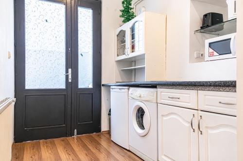 Comfortable 1BR Apt In Perfect Location