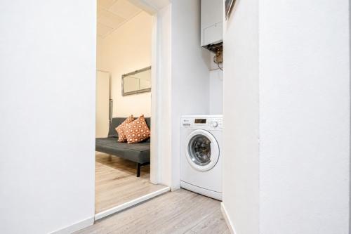 Bright 1BR Apt, Prime Vienna Location & WIFI