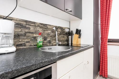 Bright 1BR Apt, Prime Vienna Location & WIFI