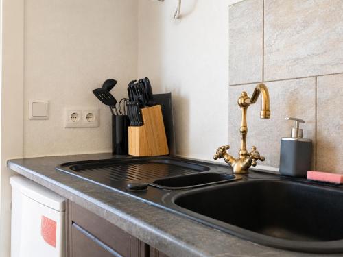 Stylish 2BR, Perfect Location & Well Connected