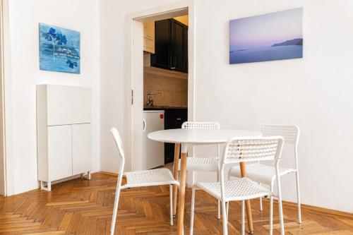 Stylish 2BR, Perfect Location & Well Connected