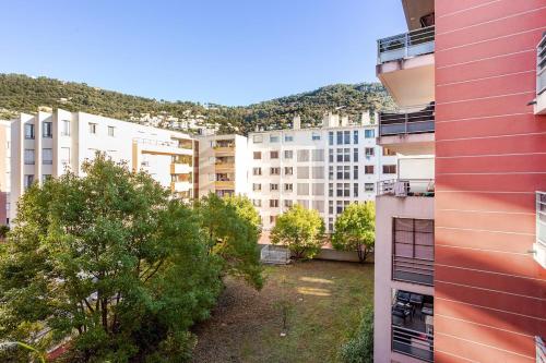 Apparemment F3 avec terrasse Clim & tram