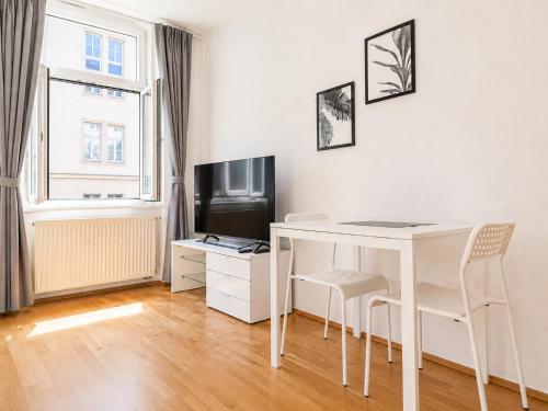 Comfortable 3BR Aprt, Next to Belvedere, Ideal for Long Stays