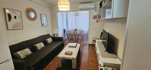 APT ALHAMBRA 3 HAB, ""2 con aire frio"" WIFFI, ZONA PLAYA de LEVANTE-PISCINA- parking Extra