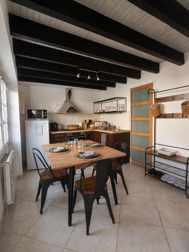 Plage à pied, face à la gare, LES SABLES D'OLONNE, maison type loft