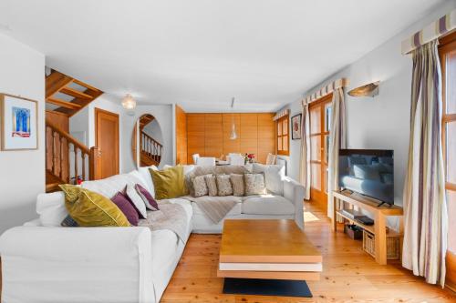 Crans-Montana 3BR - Mountain View, Balcony and Parking