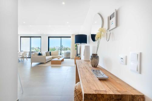 Stylish 2-Bed Apartment with Pool at Dona Ana Beach Residences