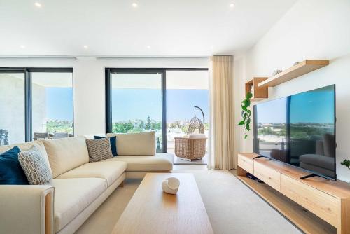 Stylish 2-Bed Apartment with Pool at Dona Ana Beach Residences