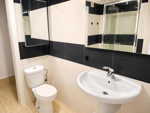 Sènia Central Apartment, Lloret de Mar - 4 Min Walk to the Beach