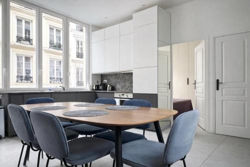 Central architect air-conditioned 1BR with Terrace
