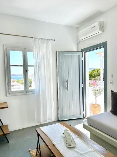 Anita Rooms & Suites Milos