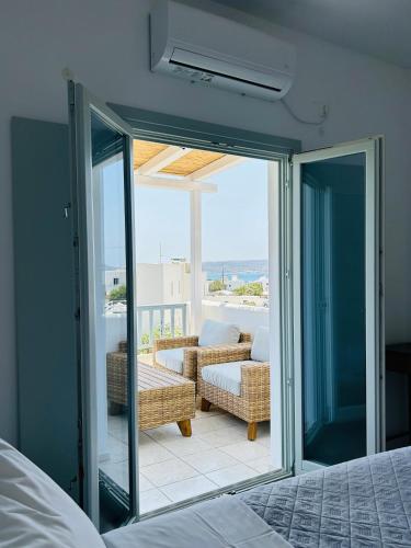 Anita Rooms & Suites Milos