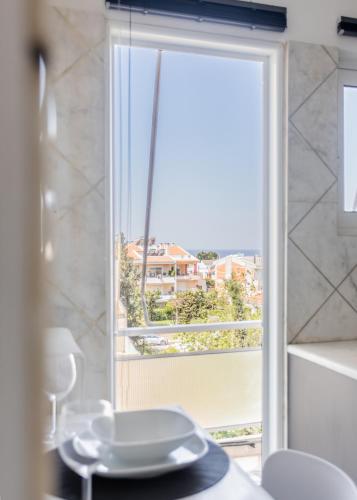 Sunny & Spacious Golf Glyfada Apartment - 2BD