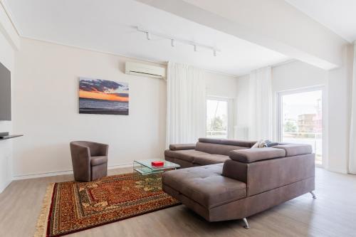 Sunny & Spacious Golf Glyfada Apartment - 2BD