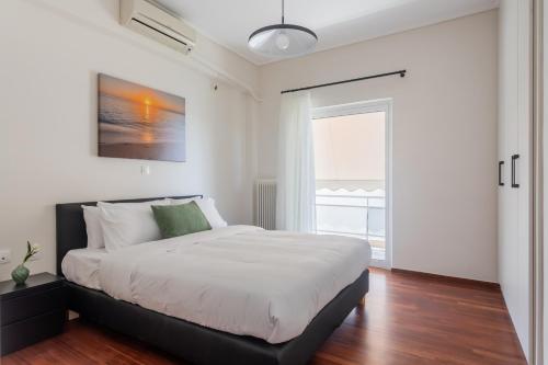 Sunny & Spacious Golf Glyfada Apartment - 2BD