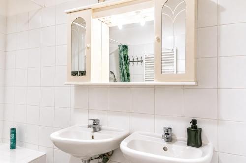 Lovely 3BR Shared Apt Near Belvedere Great for Long Stays