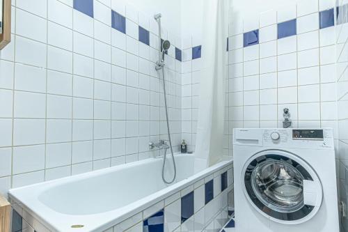 Lovely 1BR & 1LR Apt for 5P in the Heart of Vienna