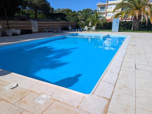 Alvor bel appartement 3 chb - 2 SDB - piscine et Airco