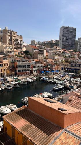 House with pool Vallon des Auffes 300 m from the port