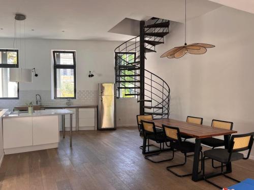 House with pool Vallon des Auffes 300 m from the port