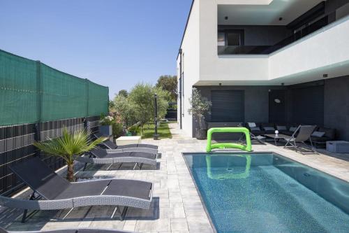 Apartment Dorota with private Pool near Fažana