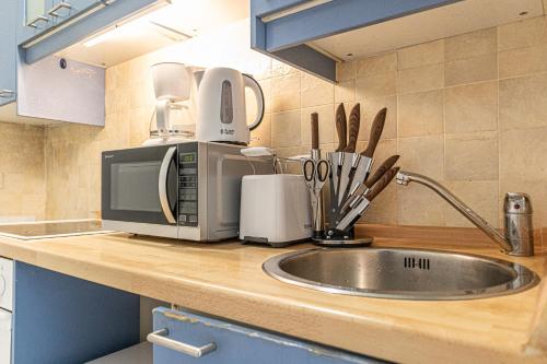 Comfy 2BR Apt, Perfect for Long Stays Near Rennweg