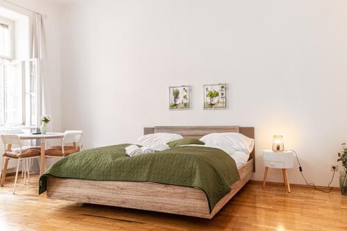 Comfy 2BR Apt, Perfect for Long Stays Near Rennweg