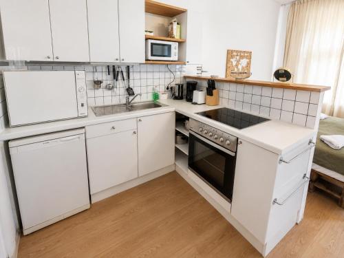 Charming 2BR Retreat for Long-Term Comfort