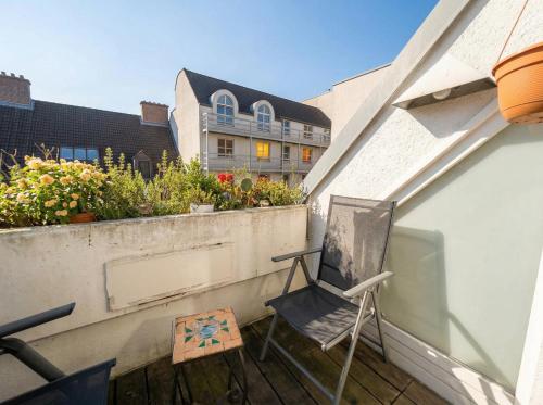 Modern 3-Bedroom Apartment with Balcony near Belvedere Palace