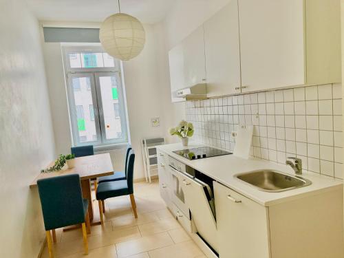 100 m2 Apartment near Metro & Center