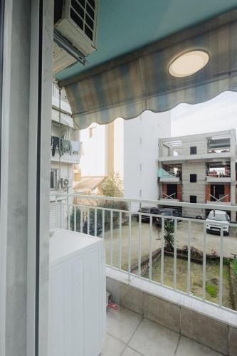 Modern & Independent Apartment - 8' from the Metro Terminal Station