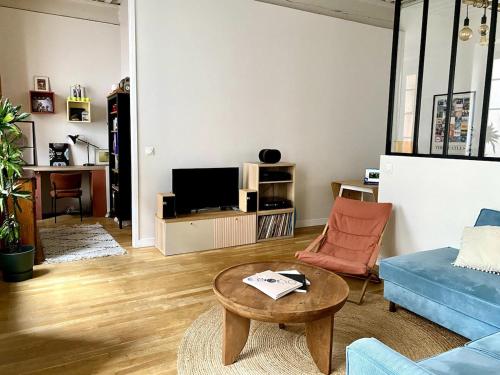 Renovated loft with terrace at Pentes Croix-Rousse
