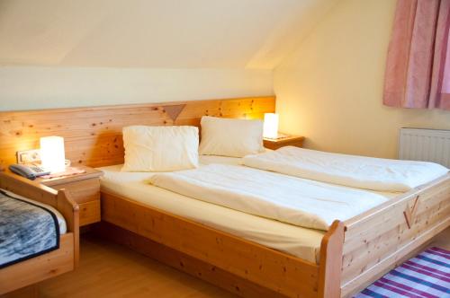Krevet ili kreveti u jedinici u okviru objekta Hotel Pension Pürcherhof