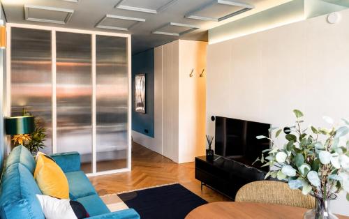 Historic Ribeira Riverside Flat by LovelyStay