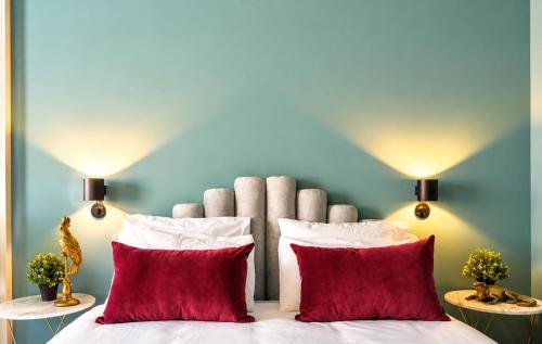 Historic Ribeira Riverside Flat by LovelyStay