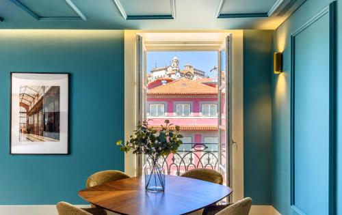 Historic Ribeira Riverside Flat by LovelyStay