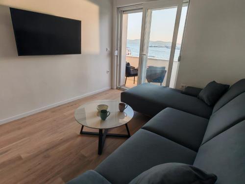 Sunset Aura Seafront Apartment in Zadar