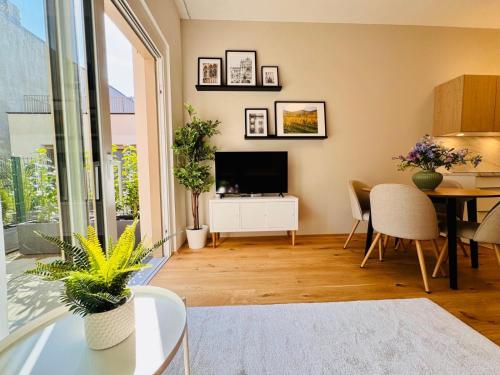 Vienna Garden Suites Waltz Terrace and AC