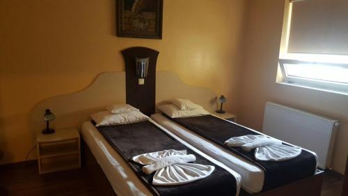 Katil atau katil-katil dalam bilik di Pensiunea Doria