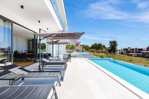 Luxury Villa Dali - 42 m2 infinity pool & wellness