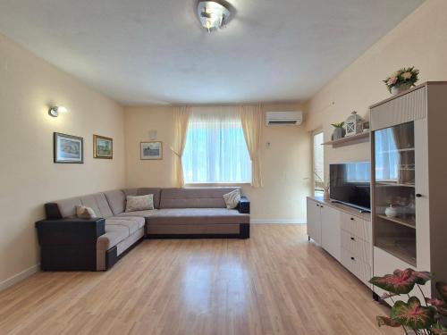 Holiday apartment with garden